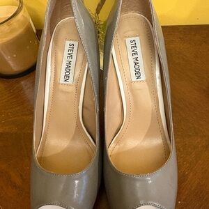 Steve Madden Women's Gray Patent Leather Round-Toe Pumps